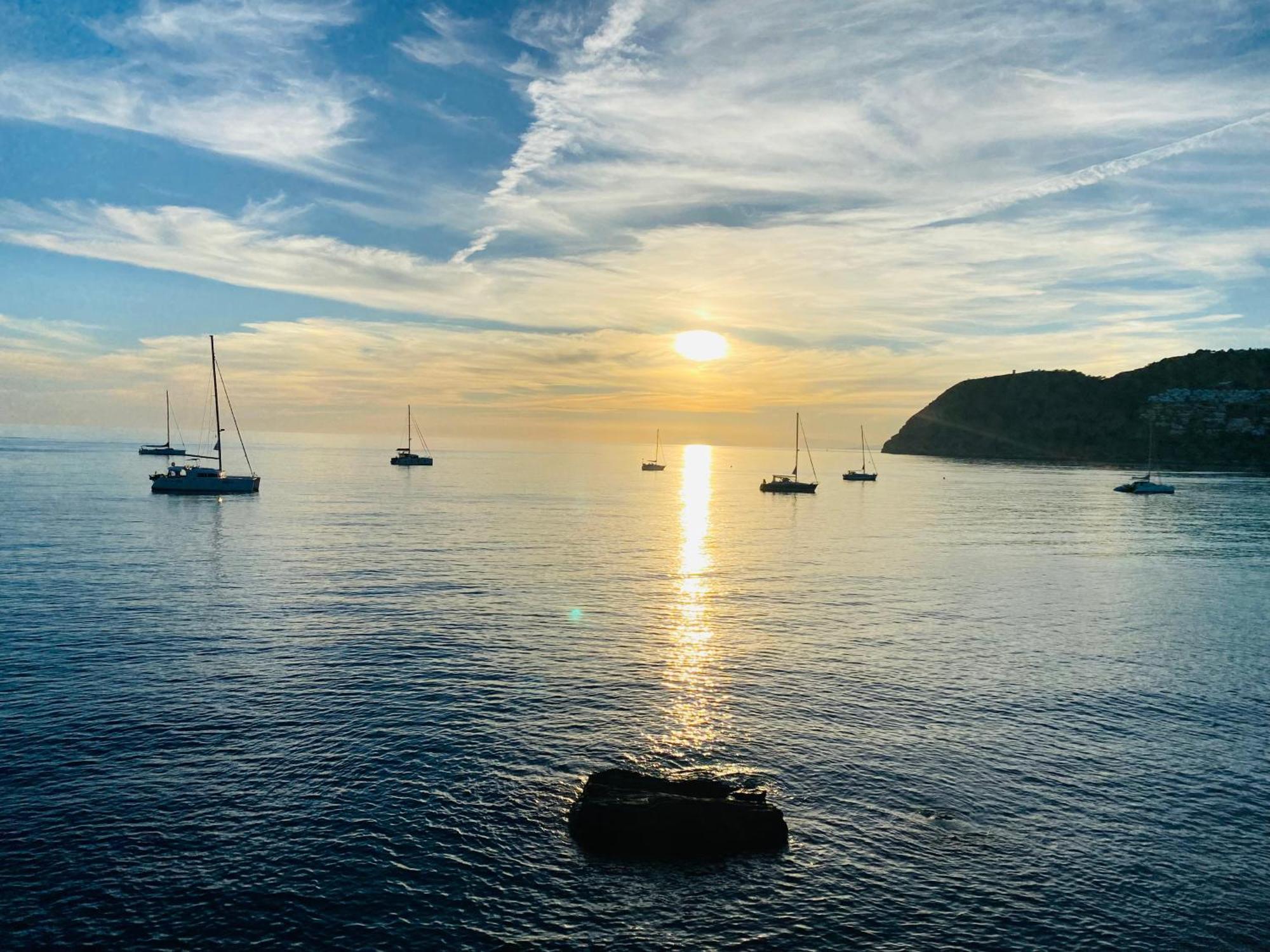 Jardines De Adnania En Marina Del Este Con Vistas Al Mar La Herradura  Kültér fotó